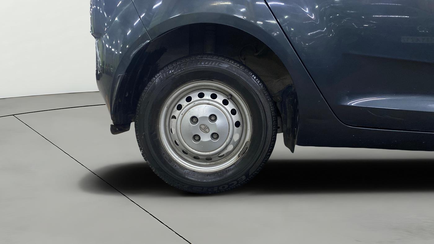 2020 Tata ALTROZ XM PETROL, Petrol, Manual, 81,344 km, Right Rear Wheel