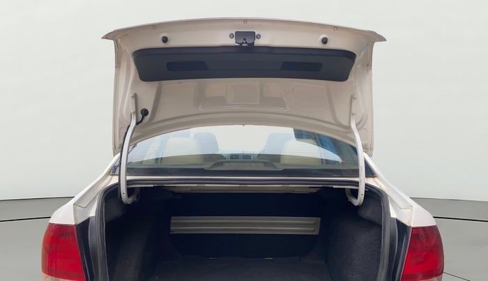 2013 Volkswagen Vento HIGHLINE 1.6 MPI, Petrol, Manual, 1,17,067 km, Boot Door Open