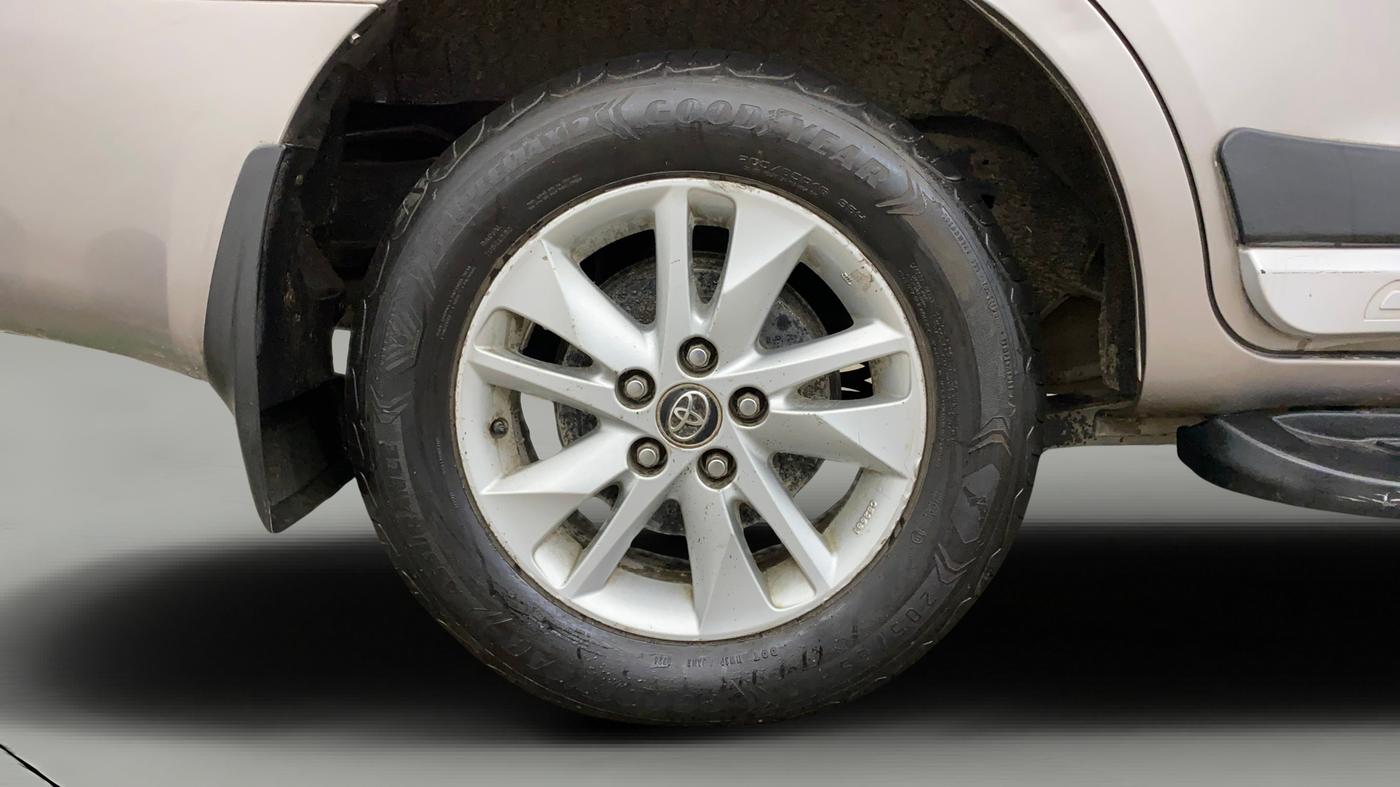 2018 Toyota Innova Crysta 2.7 GX 8 STR, Petrol, Manual, 67,217 km, Right Rear Wheel