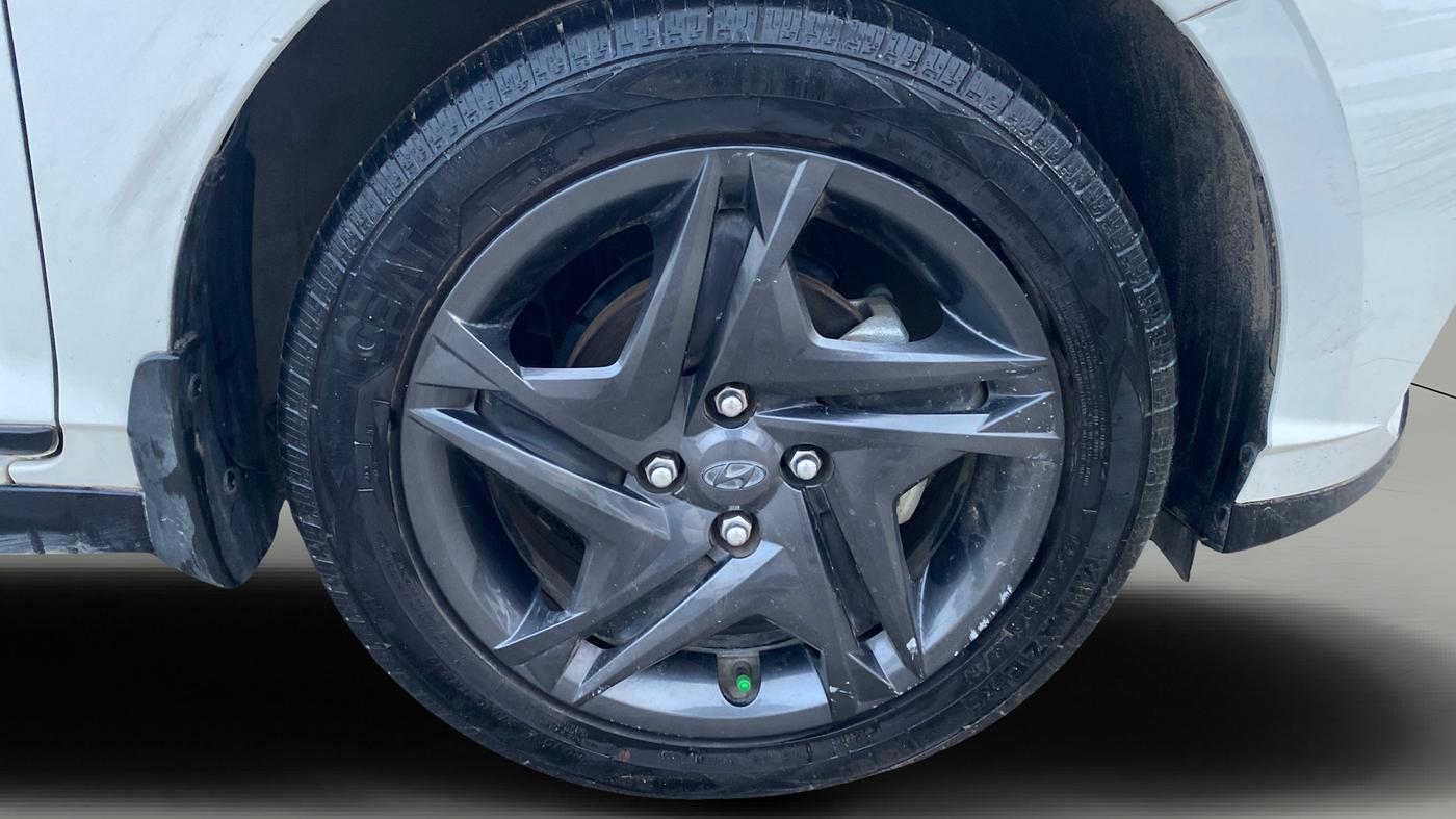 2022 Hyundai NEW I20 Sportz 1.2 IVT, Petrol, Automatic, 20,494 km, Right Front Wheel