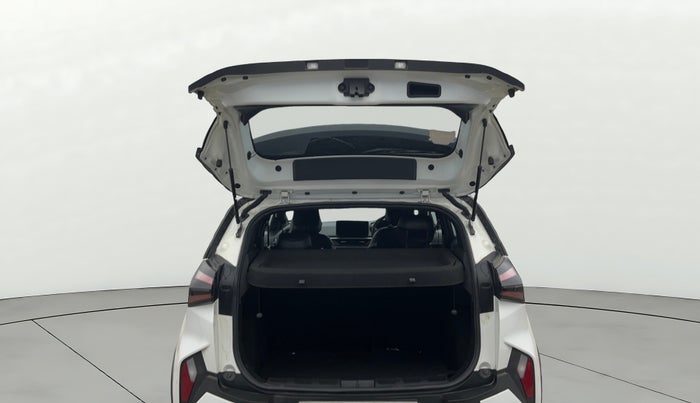 2023 Tata NEXON FEARLESS DUAL TONE 1.2 PETROL, Petrol, Manual, 5,562 km, Boot Door Open