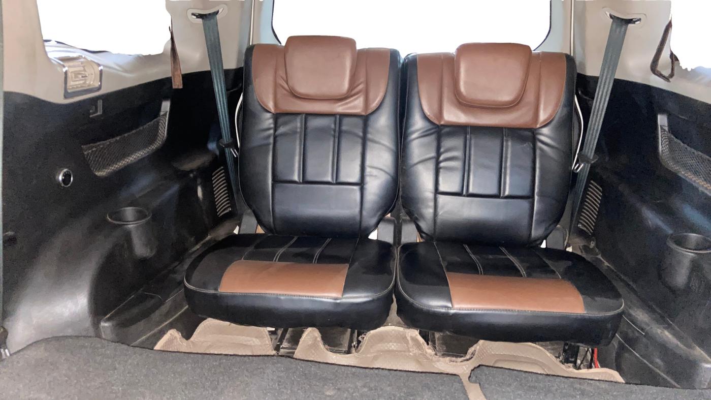 2020 Mahindra XUV500 W7, Diesel, Manual, 30,472 km, Third Seat Row ( optional )