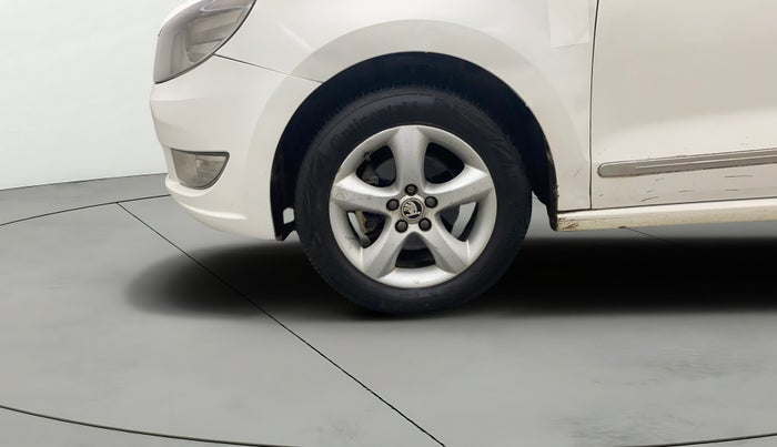 2014 Skoda Rapid ELEGANCE 1.6 MPI MT, Petrol, Manual, 1,07,359 km, Left Front Wheel