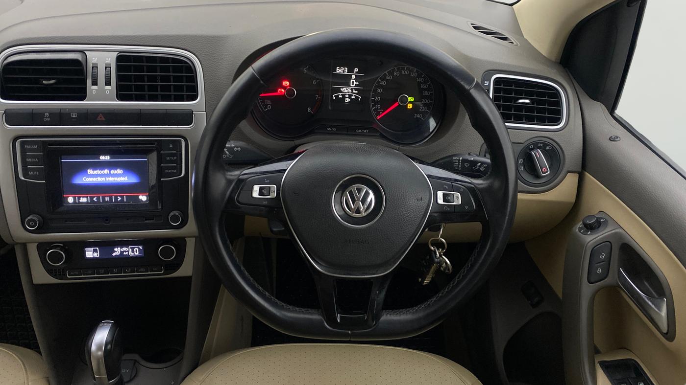 2016 Volkswagen Vento HIGHLINE PETROL AT, Petrol, Automatic, 49,229 km, Steering Wheel Close Up