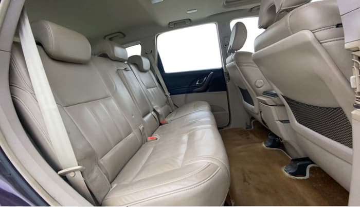 2017 Mahindra XUV500 W10, Diesel, Manual, 72,010 km, Right Side Rear Door Cabin