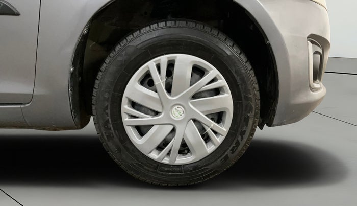 2016 Maruti Swift VXI, Petrol, Manual, 28,387 km, Right Front Wheel