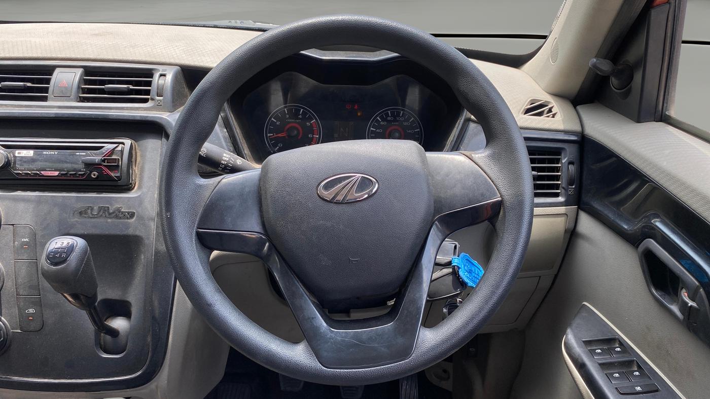 2017 Mahindra Kuv100 K4 6 STR, Petrol, Manual, 42,250 km, Steering Wheel Close Up
