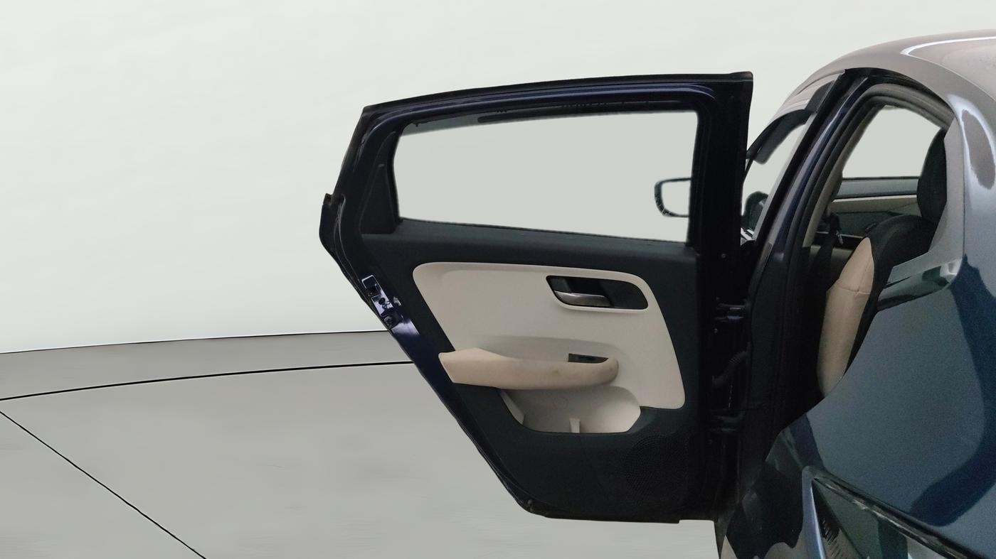 2025 Tata ALTROZ Accomplished Plus S Petrol 6DCT, Petrol, Automatic, 19,943 km, LHS Rear Door