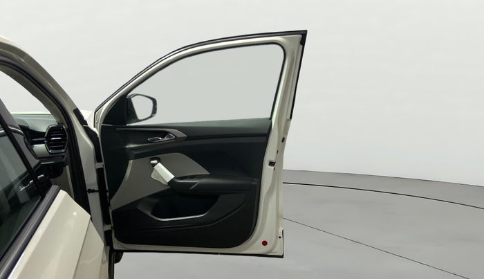 2025 Skoda KUSHAQ Sportline 1.0L TSI AT, Petrol, Automatic, 6,830 km, RHS Front Door