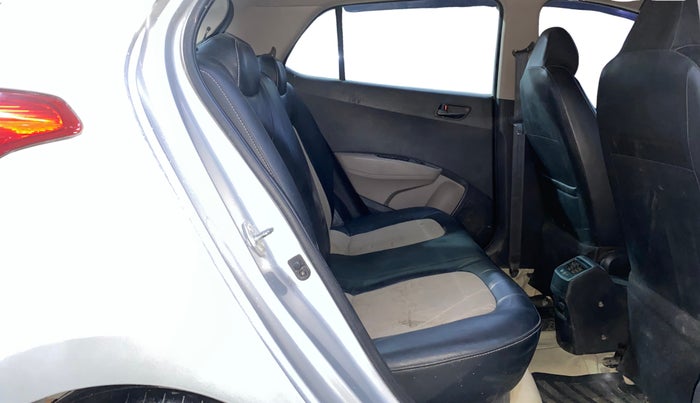 2016 Hyundai Grand i10 MAGNA AT 1.2 KAPPA VTVT, CNG, Automatic, 1,04,652 km, Right Side Rear Door Cabin