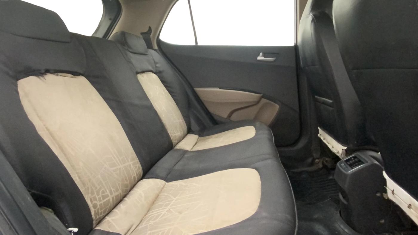 2017 Hyundai Grand i10 SPORTZ (O) 1.2 U2 CRDI, Diesel, Manual, 94,123 km, Right Side Rear Door Cabin