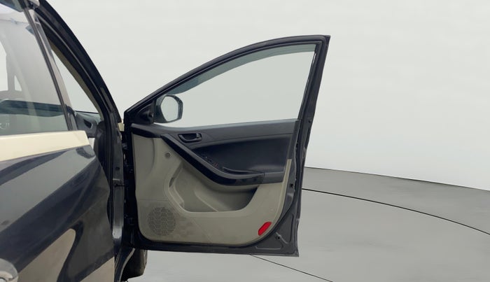 2018 Tata NEXON XM PETROL, Petrol, Manual, 60,331 km, RHS Front Door