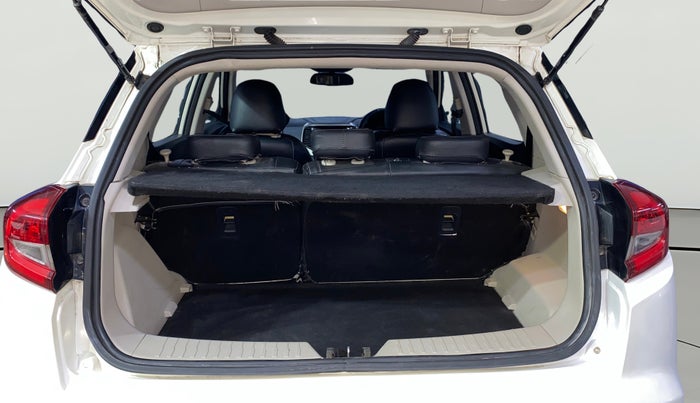 2020 Mahindra XUV300 W8 (O) 1.2 PETROL, Petrol, Manual, 28,357 km, Boot Open Zoomed View