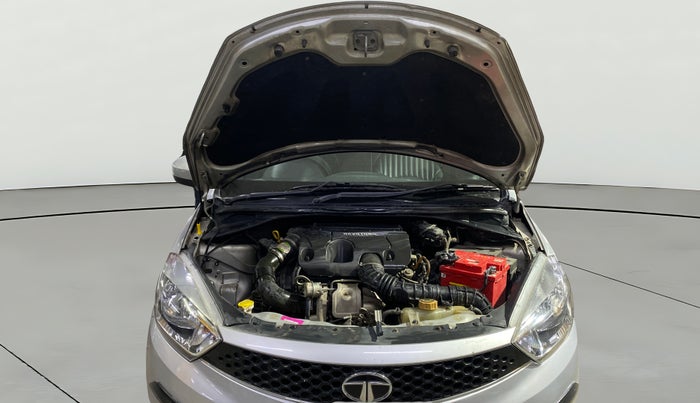 2018 Tata Tiago XT DIESEL, Diesel, Manual, 1,21,378 km, Open Bonet