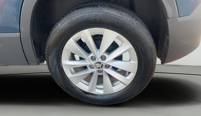 2025 Skoda KUSHAQ  Signature 1.0L TSI MT , Petrol, Manual, 4,742 km, Left Rear Wheel