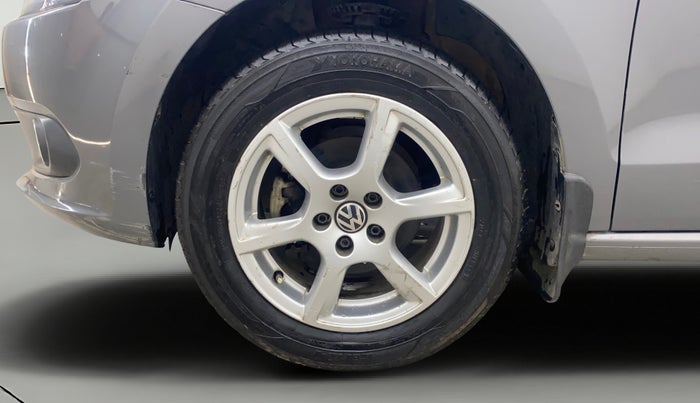 2013 Volkswagen Vento HIGHLINE 1.6 MPI, Petrol, Manual, 51,547 km, Left Front Wheel