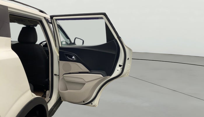 2020 Mahindra XUV300 W8 1.2 PETROL, Petrol, Manual, 31,768 km, RHS Rear Door