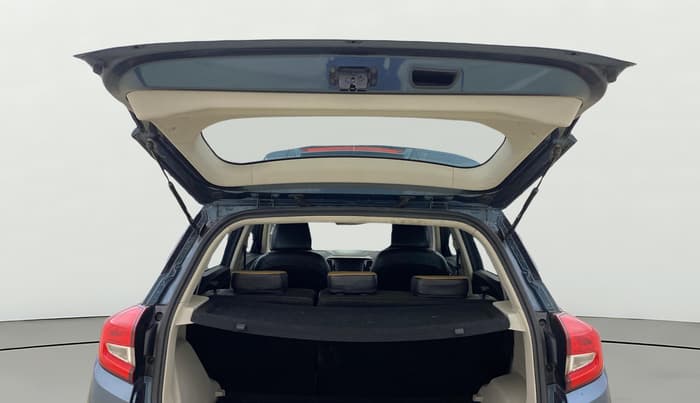 2021 Mahindra XUV300 W8 1.2 PETROL, Petrol, Manual, 50,918 km, Boot Door Open