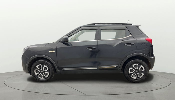 2021 Mahindra XUV300 W6 1.2 PETROL, Petrol, Manual, 1,18,148 km, Left Side