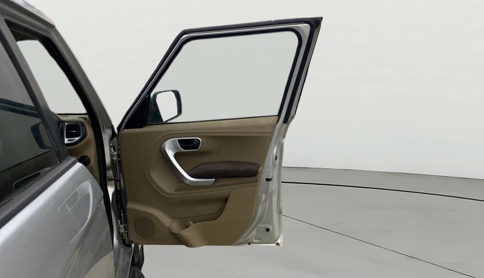 2016 Mahindra TUV300 T8, Diesel, Manual, 1,19,162 km, RHS Front Door