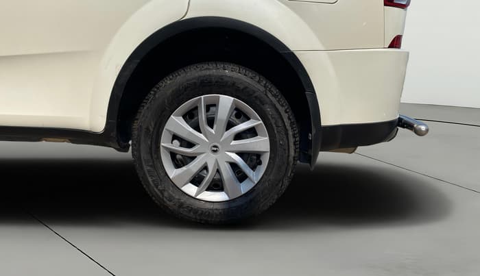 2018 Mahindra XUV500 W7, Diesel, Manual, 1,03,059 km, Left Rear Wheel