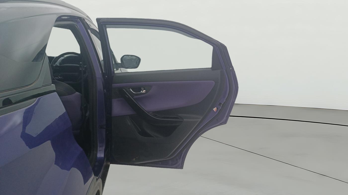 2023 Tata NEXON FEARLESS PURPLE + SUNROOF DUAL TONE 1.2 PETROL, Petrol, Manual, 25,480 km, RHS Rear Door