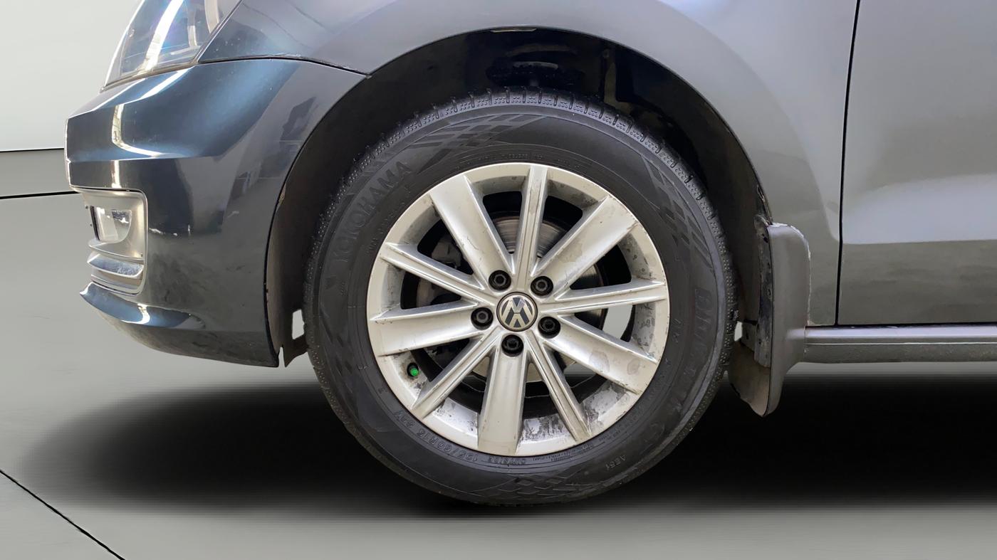 2015 Volkswagen Vento 1.2 TSI HIGHLINE PLUS AT, Petrol, Automatic, 47,203 km, Left Front Wheel