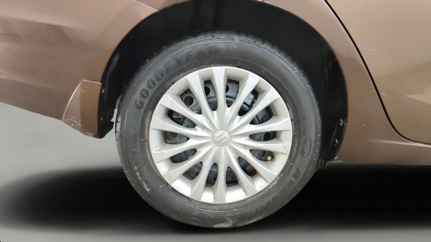 2015 Maruti Ciaz VXI+, Petrol, Manual, 94,306 km, Right Rear Wheel