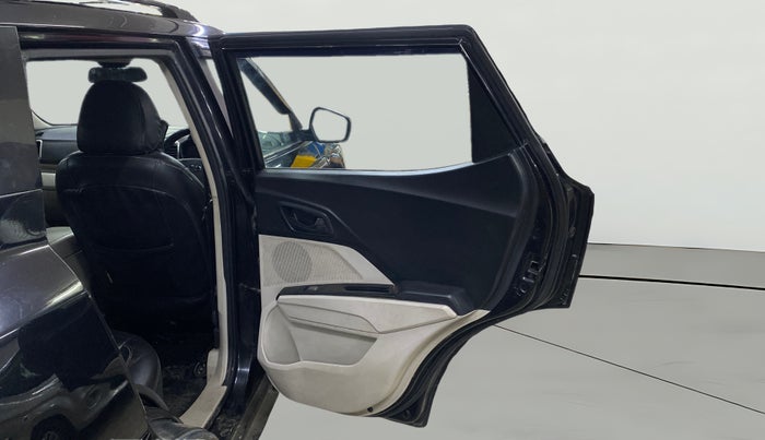 2020 Mahindra XUV300 W6 1.2 PETROL, Petrol, Manual, 83,760 km, RHS Rear Door