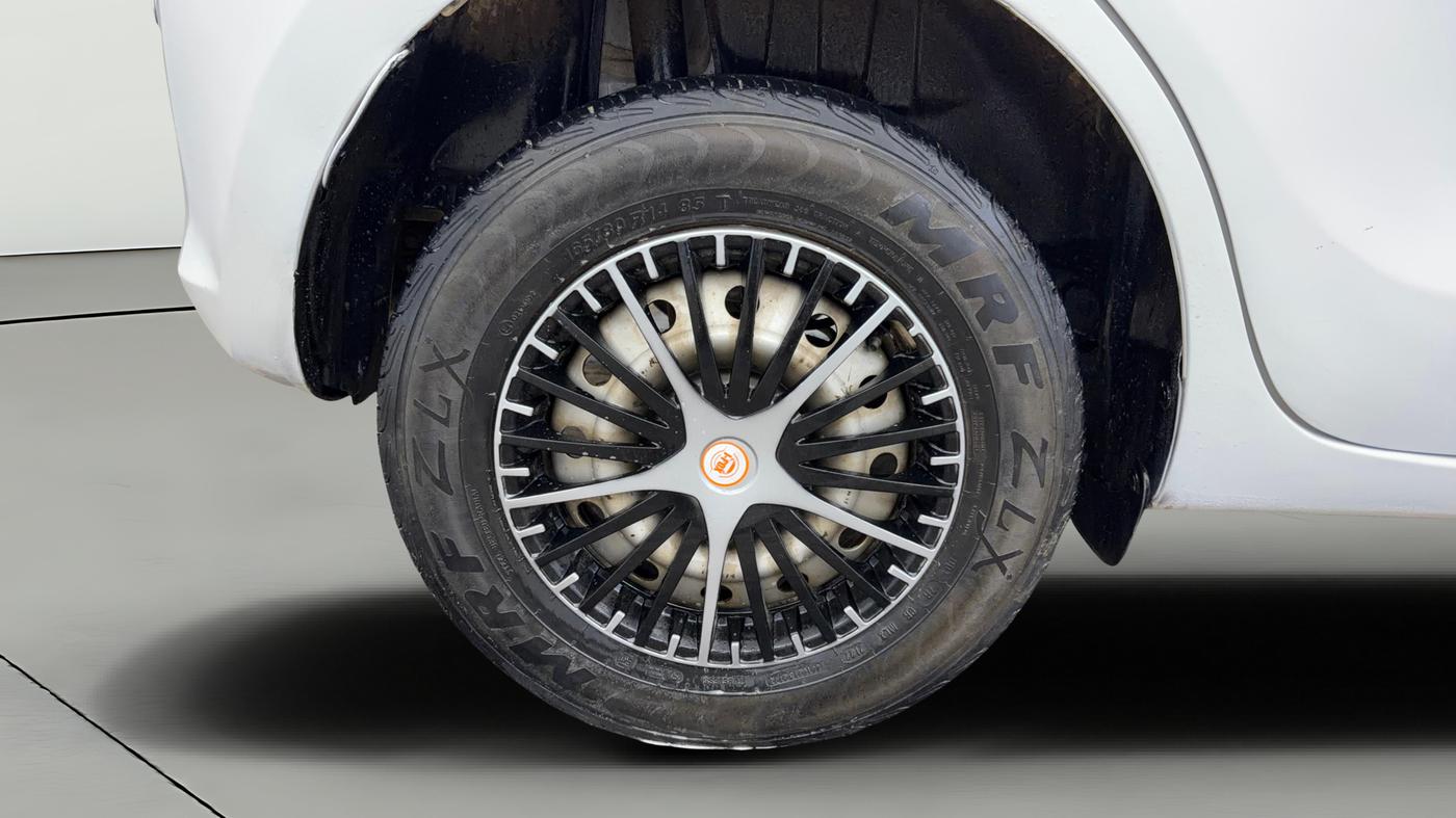 2019 Maruti Swift LXI, Petrol, Manual, 48,870 km, Right Rear Wheel
