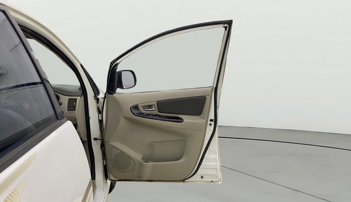 2014 Toyota Innova 2.5 ZX 7 STR, Diesel, Manual, 1,70,000 km, RHS Front Door