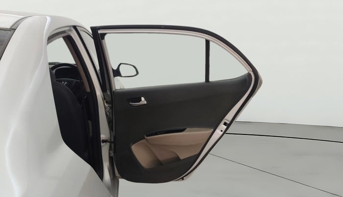 2014 Hyundai Xcent S (O) 1.2, Petrol, Manual, 1,03,307 km, RHS Rear Door