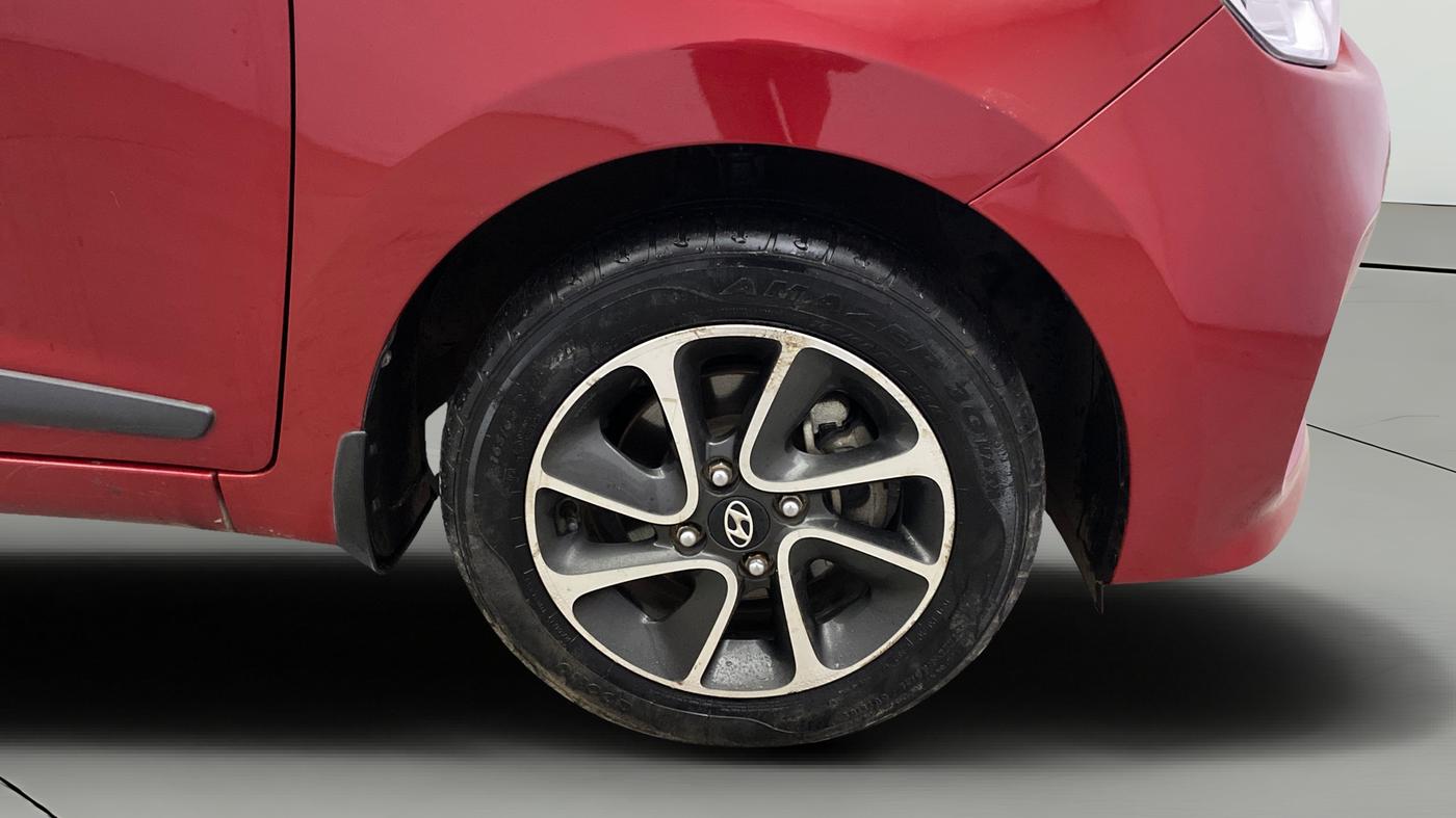 2017 Hyundai Grand i10 SPORTZ (O) AT 1.2 KAPPA VTVT, Petrol, Automatic, 1,08,807 km, Right Front Wheel