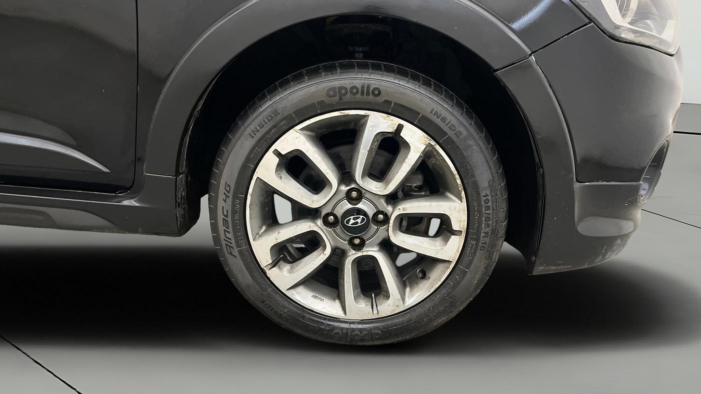 2015 Hyundai i20 Active 1.4 S, Diesel, Manual, 1,25,285 km, Right Front Wheel