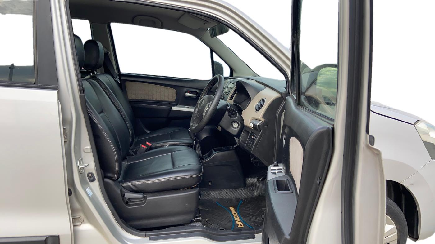 2015 Maruti Wagon R 1.0 VXI, Petrol, Manual, 75,813 km, Right Side Front Door Cabin