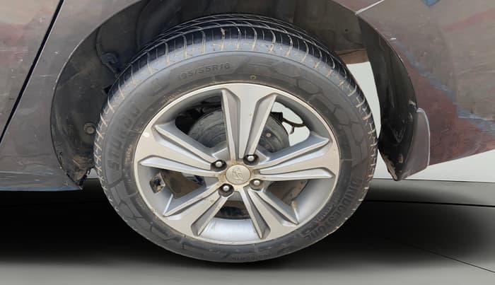 2018 Hyundai Verna 1.6 VTVT SX, Petrol, Manual, 77,642 km, Left Rear Wheel