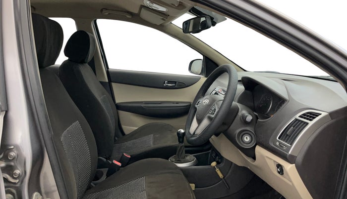 2013 Hyundai i20 SPORTZ 1.2, CNG, Manual, 74,857 km, Right Side Front Door Cabin