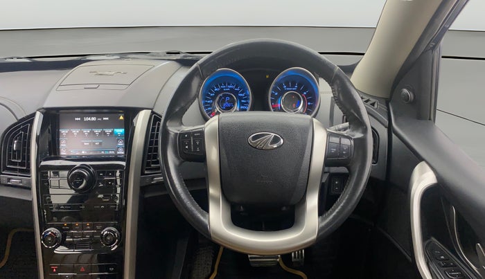 2018 Mahindra XUV500 W11 AT, Diesel, Automatic, 85,907 km, Steering Wheel Close Up