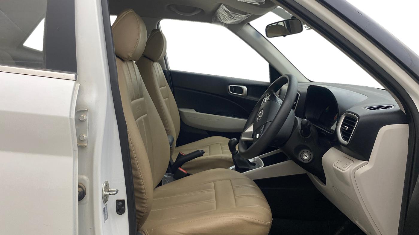 2022 Hyundai VENUE S 1.2, Petrol, Manual, 29,500 km, Right Side Front Door Cabin