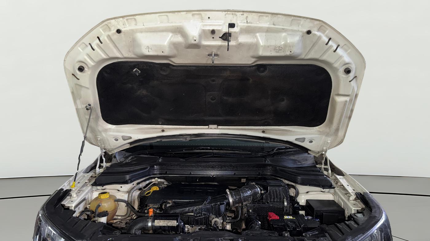 2022 Mahindra XUV300 W6 1.2 PETROL AMT, Petrol, Automatic, 1,12,140 km, Open Bonet