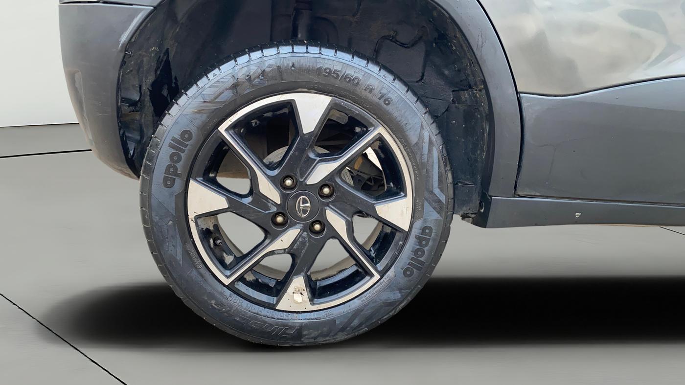 2021 Tata PUNCH CREATIVE  MT, Petrol, Manual, 35,032 km, Right Rear Wheel