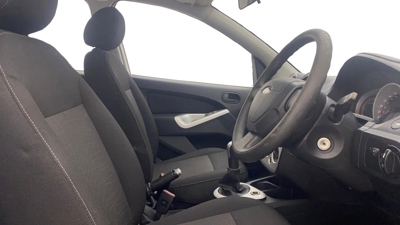 2014 Ford Figo ZXI 1.2 PETROL, Petrol, Manual, 51,337 km, Right Side Front Door Cabin