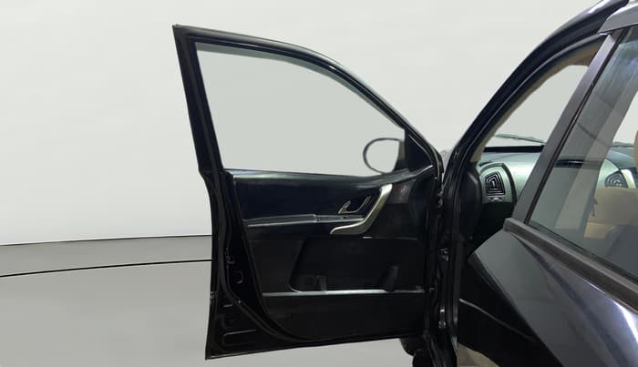 2019 Mahindra XUV500 W7, Diesel, Manual, 1,03,090 km, LHS Front Door