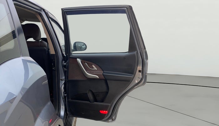 2014 Mahindra XUV500 W8, Diesel, Manual, 77,260 km, RHS Rear Door