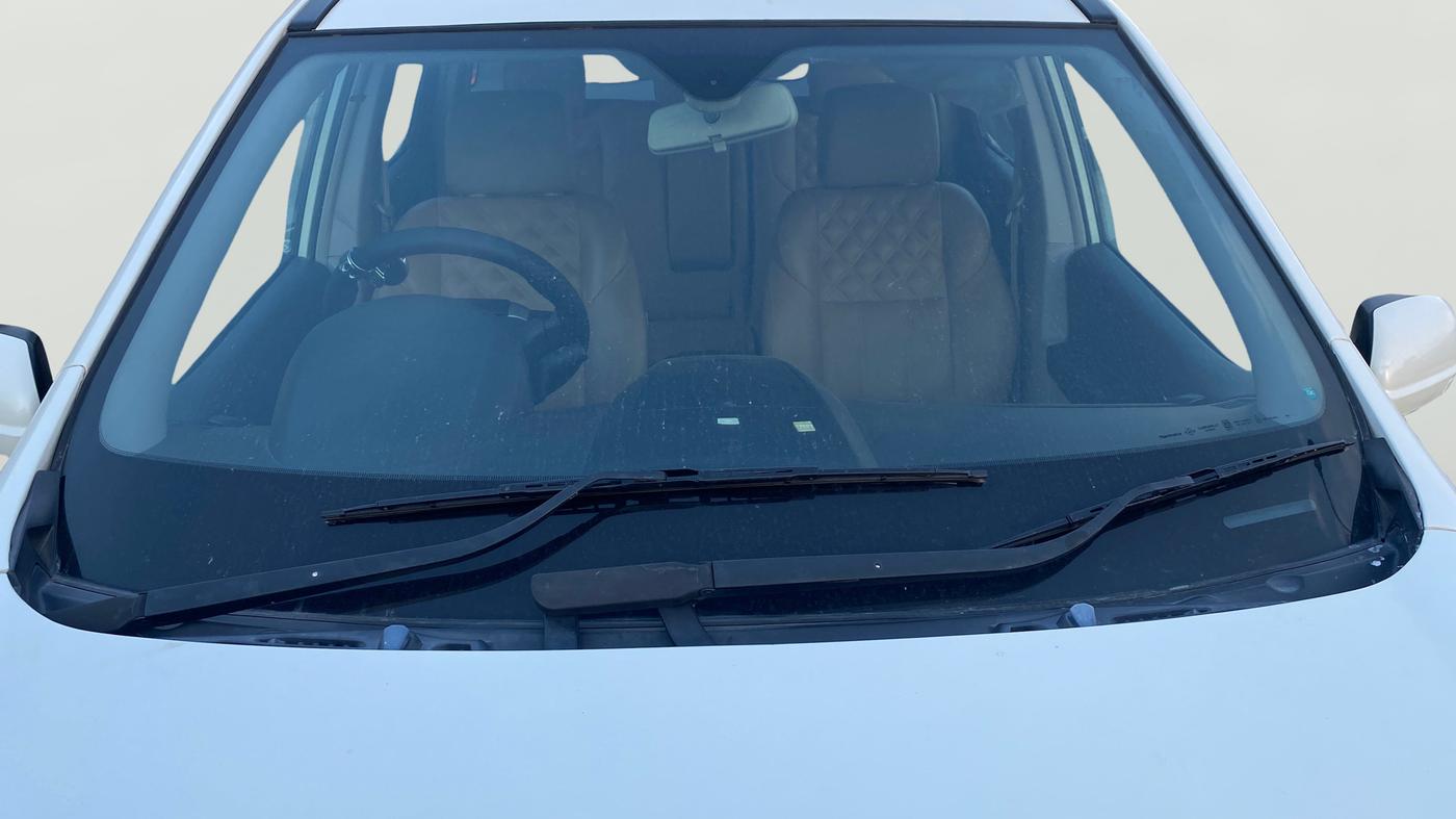 2017 Mahindra XUV500 G AT, Petrol, Automatic, 16,703 km, Front Windshield