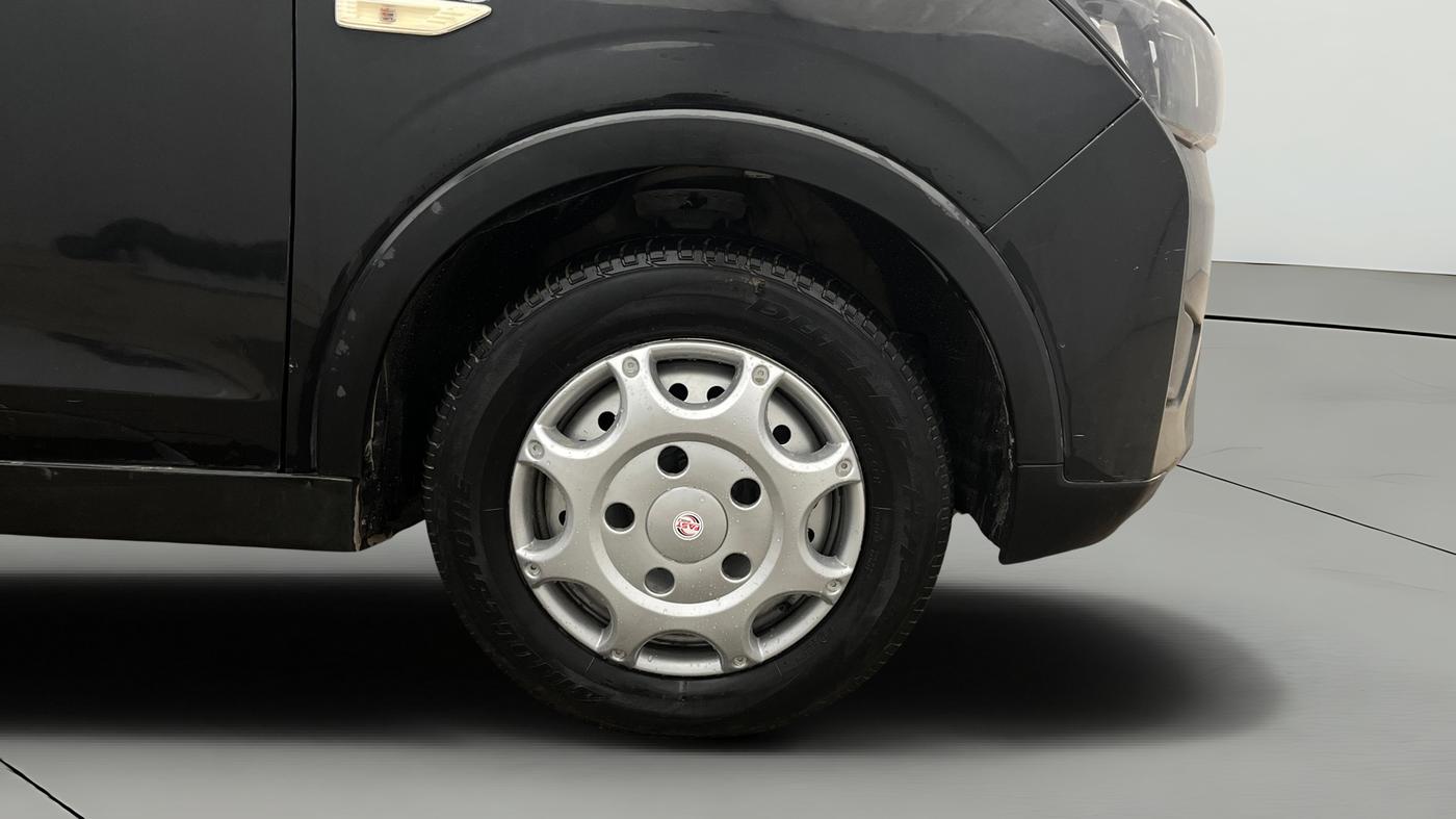 2021 Mahindra XUV300 W4 1.2 PETROL, Petrol, Manual, 63,929 km, Right Front Wheel