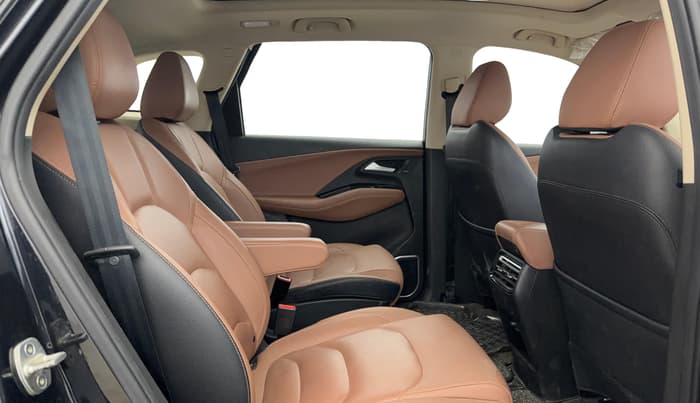 2023 MG HECTOR PLUS SHARP PRO 2.0 TURBO DIESEL 6 STR, Diesel, Manual, 1,15,403 km, Right Side Rear Door Cabin