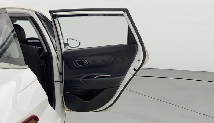 2023 Hyundai NEW I20 ASTA (O) 1.2 MT, Petrol, Manual, 6,991 km, RHS Rear Door