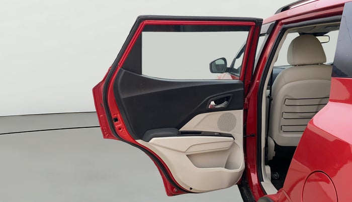 2019 Mahindra XUV300 W8 (O) 1.5 DIESEL, Diesel, Manual, 39,068 km, LHS Rear Door