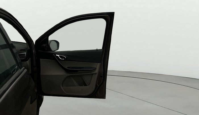 2019 Tata Tiago XZ PETROL, CNG, Manual, 1,13,145 km, RHS Front Door